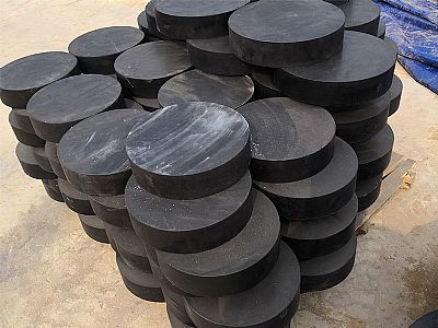 泸州板式橡胶支座由若干层橡胶片与薄钢板经加压硫化